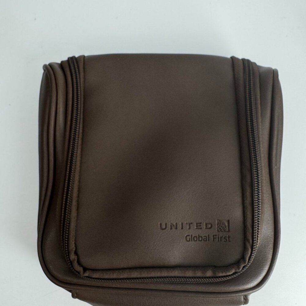 United Airlines Global First Hanging Toiletry Bag Brown Travel Amenity Case - Picture 2 of 4